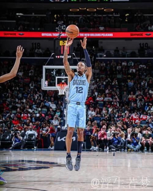 莫兰特转身突破上篮未中，抱头懊恼显无奈