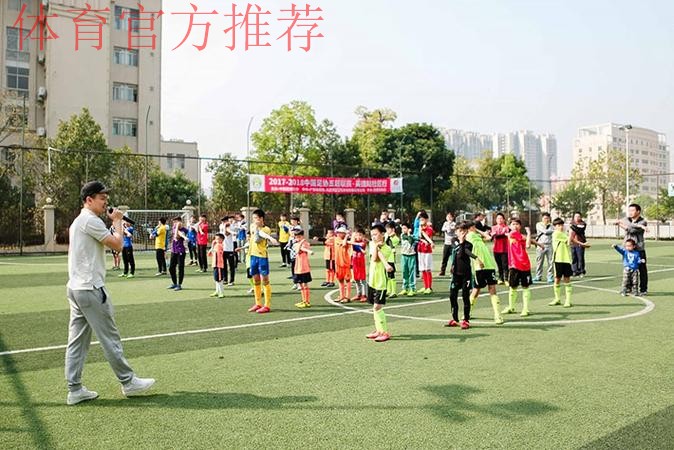 五超联赛“社区行” 继续助力社会足球发展 五超联赛“社区行” 继续助力社会足球发展